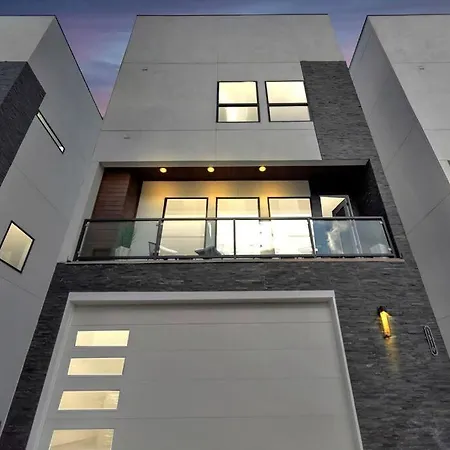 The Suite Spot! Downtown Skyline Views! Sleeps 12 Houston Exterior photo