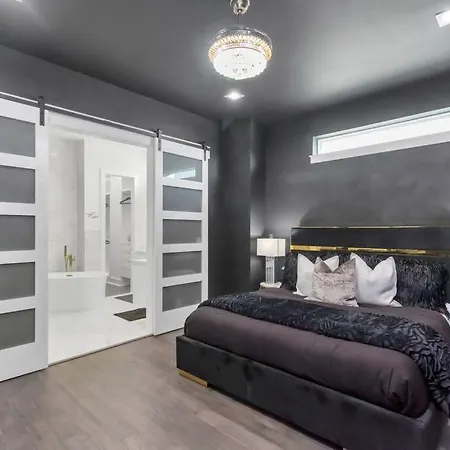 The Suite Spot! Downtown Skyline Views! Sleeps 12 Houston Exterior photo