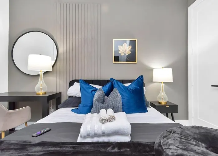 The Suite Spot! Downtown Skyline Views! Sleeps 12