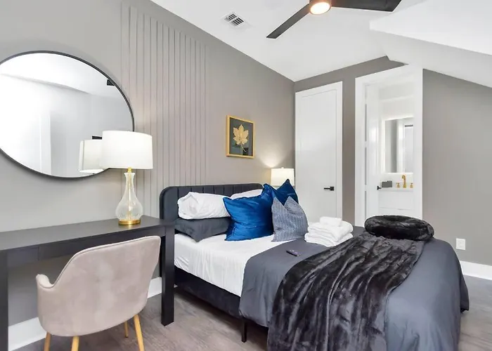 The Suite Spot! Downtown Skyline Views! Sleeps 12