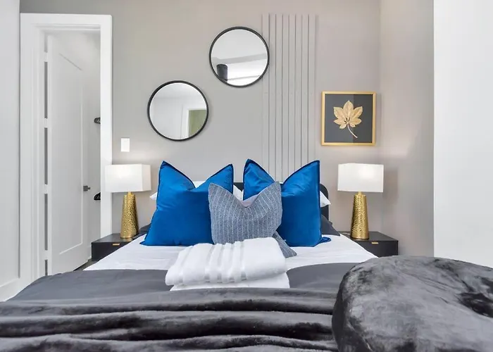 The Suite Spot! Downtown Skyline Views! Sleeps 12