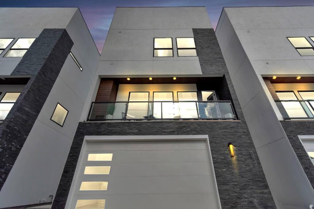The Spot! Downtown Skyline Views! Sleeps 12 Ferienhaus