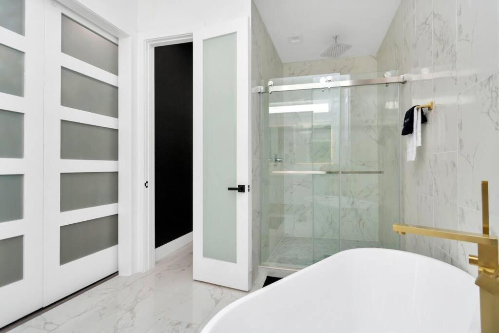 The Spot! Downtown Skyline Views! Sleeps 12 Ferienhaus *