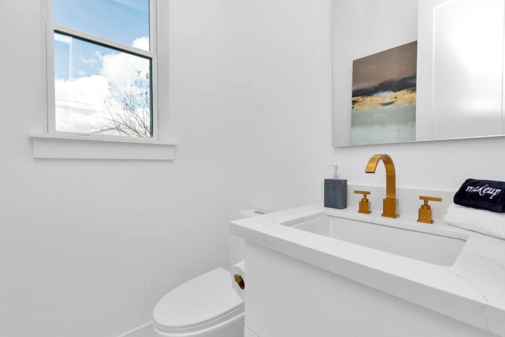 Ferienhaus The Spot! Downtown Skyline Views! Sleeps 12 *