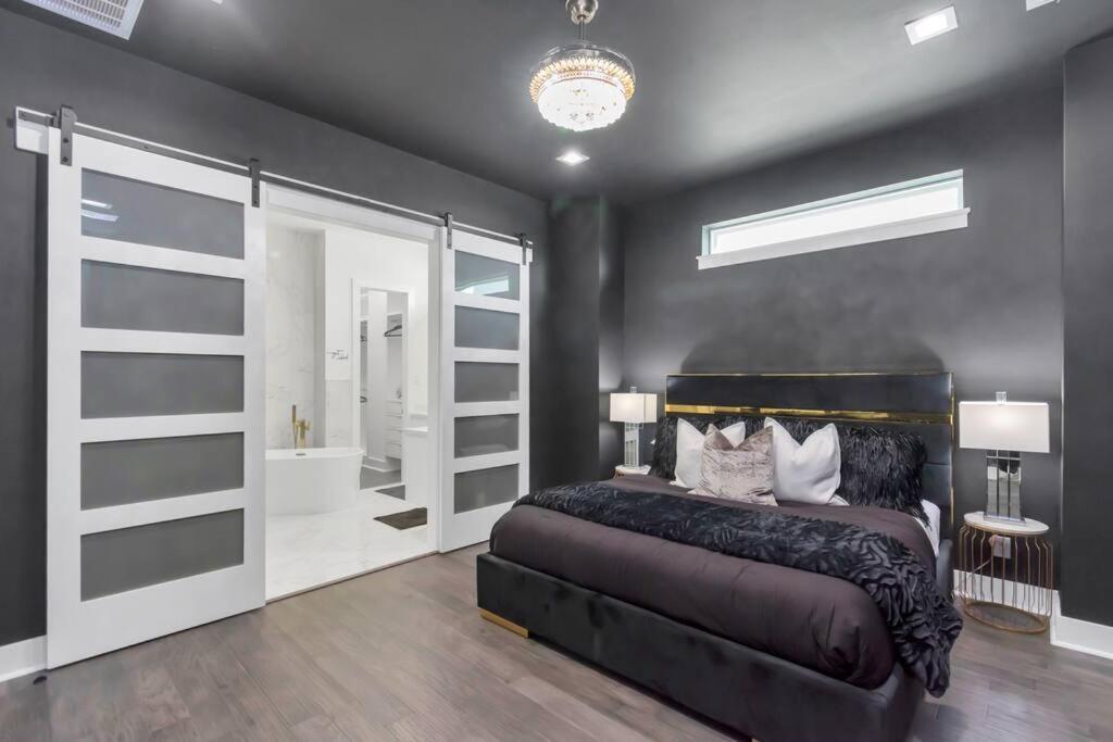 Ferienhaus The Spot! Downtown Skyline Views! Sleeps 12 Houston