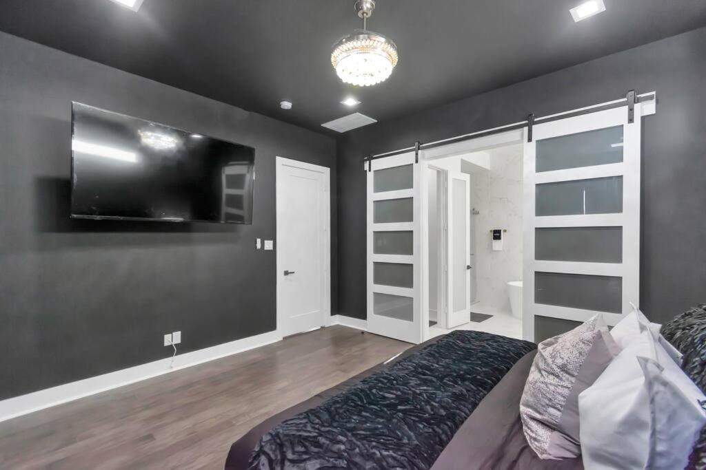 Ferienhaus The Spot! Downtown Skyline Views! Sleeps 12 *