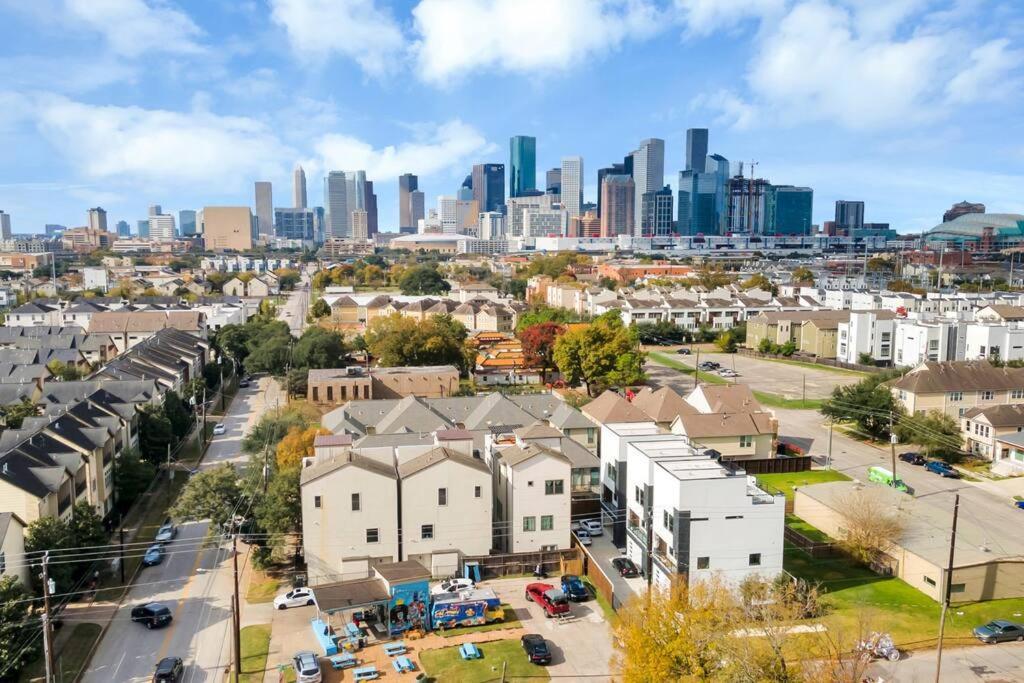 Ferienhaus The Spot! Downtown Skyline Views! Sleeps 12 Houston