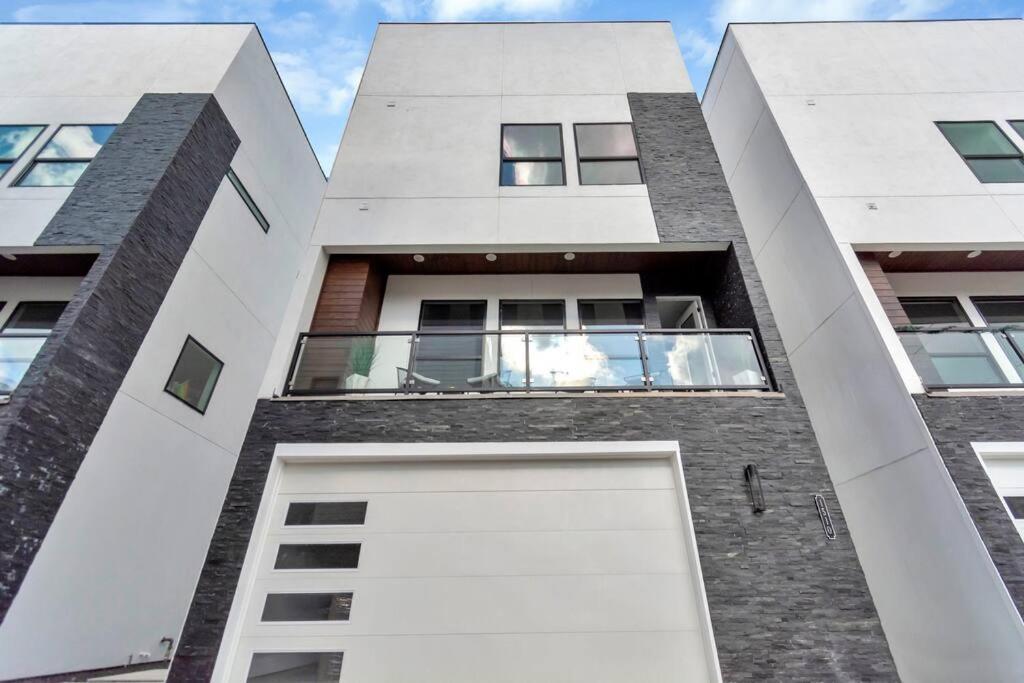 The Spot! Downtown Skyline Views! Sleeps 12 Ferienhaus *