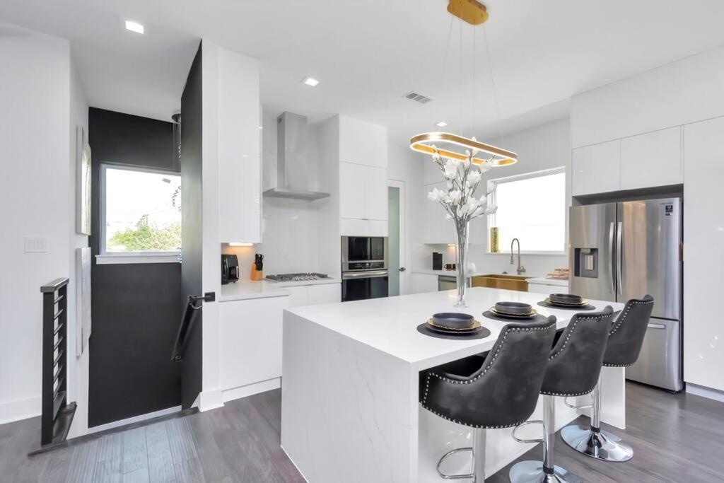 The Spot! Downtown Skyline Views! Sleeps 12 Ferienhaus *