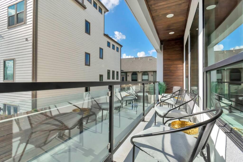 Ferienhaus The Spot! Downtown Skyline Views! Sleeps 12 *